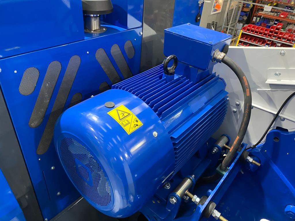 An Omega J1065T tracked crusher - Image 9