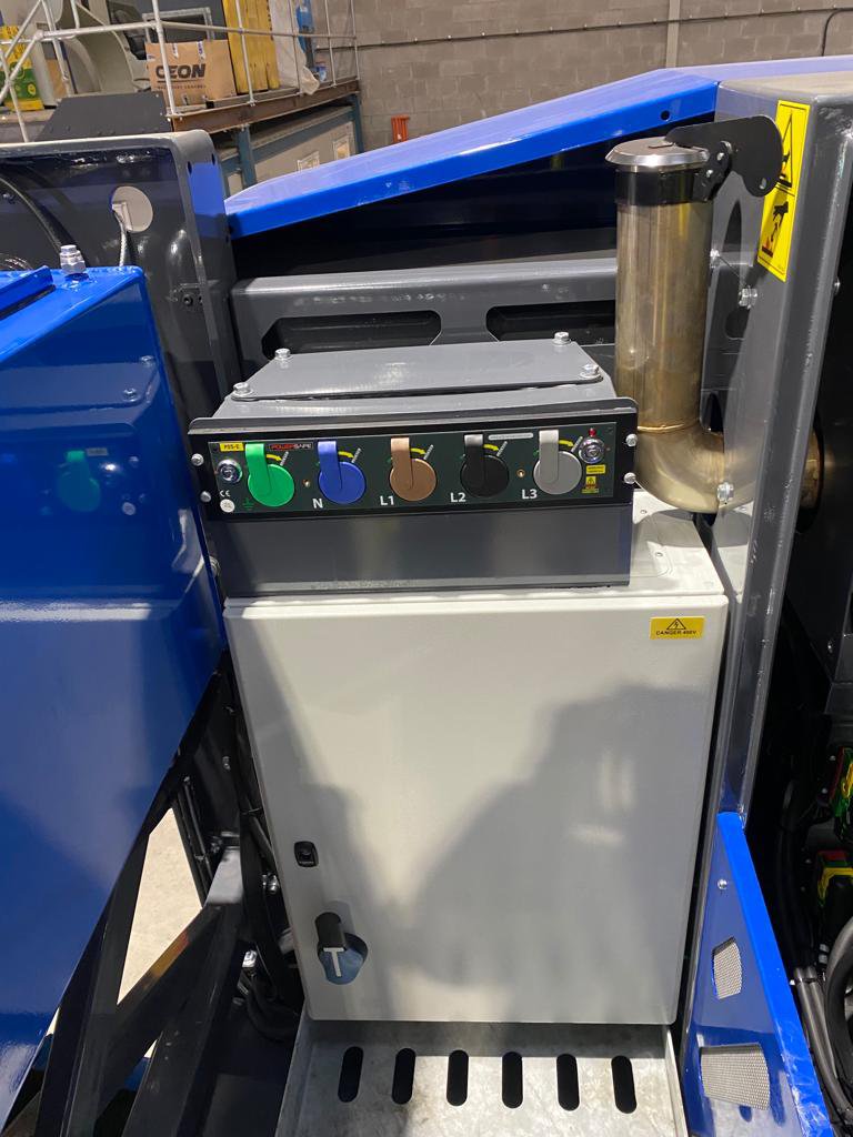 An Omega J1065T tracked crusher - Image 7