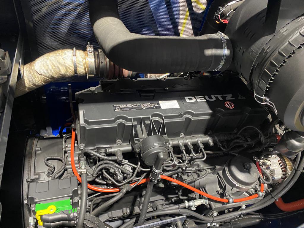 An Omega J1065T tracked crusher - Image 8