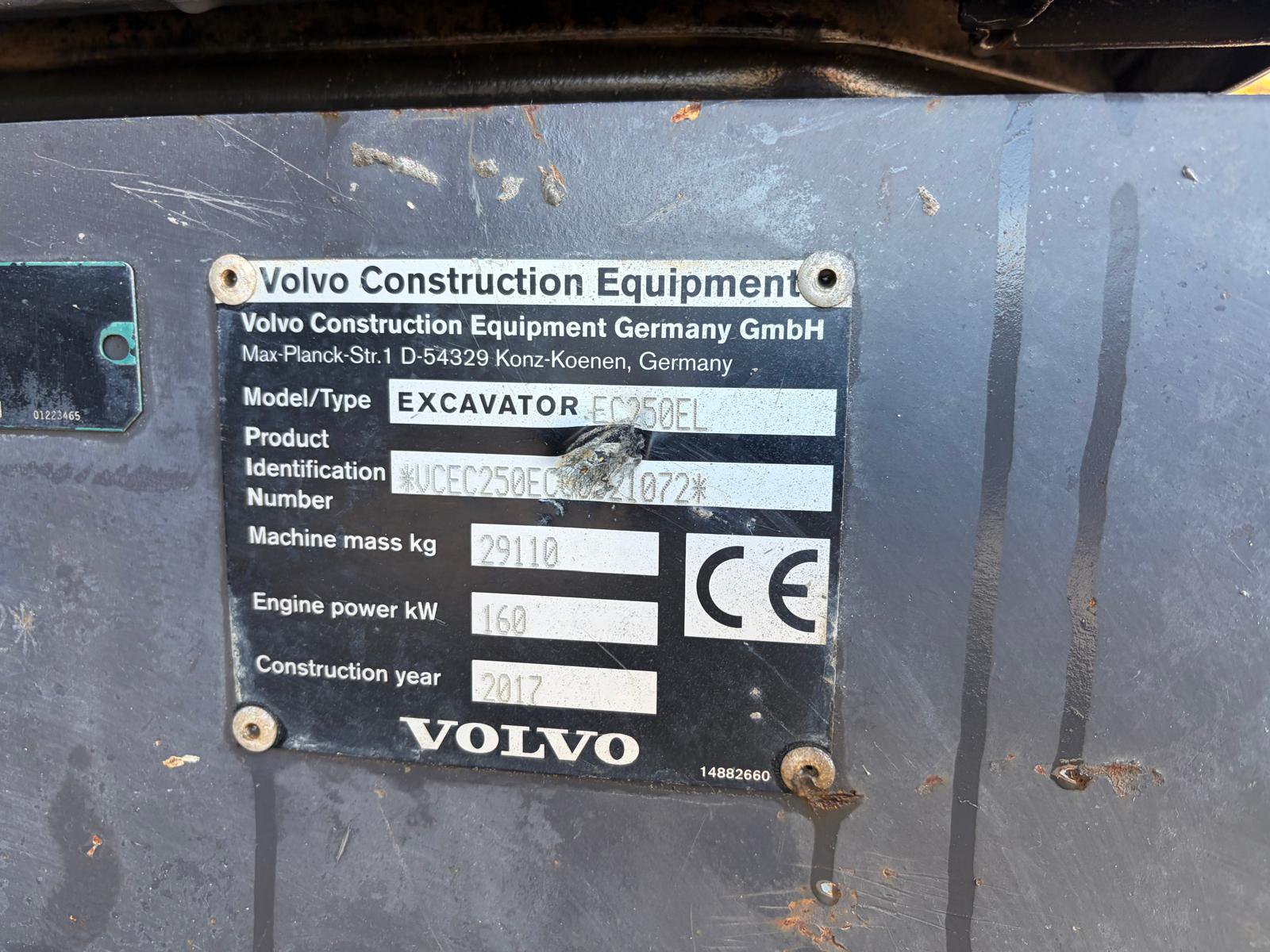 A Volvo 250EL Excavator - Image 9