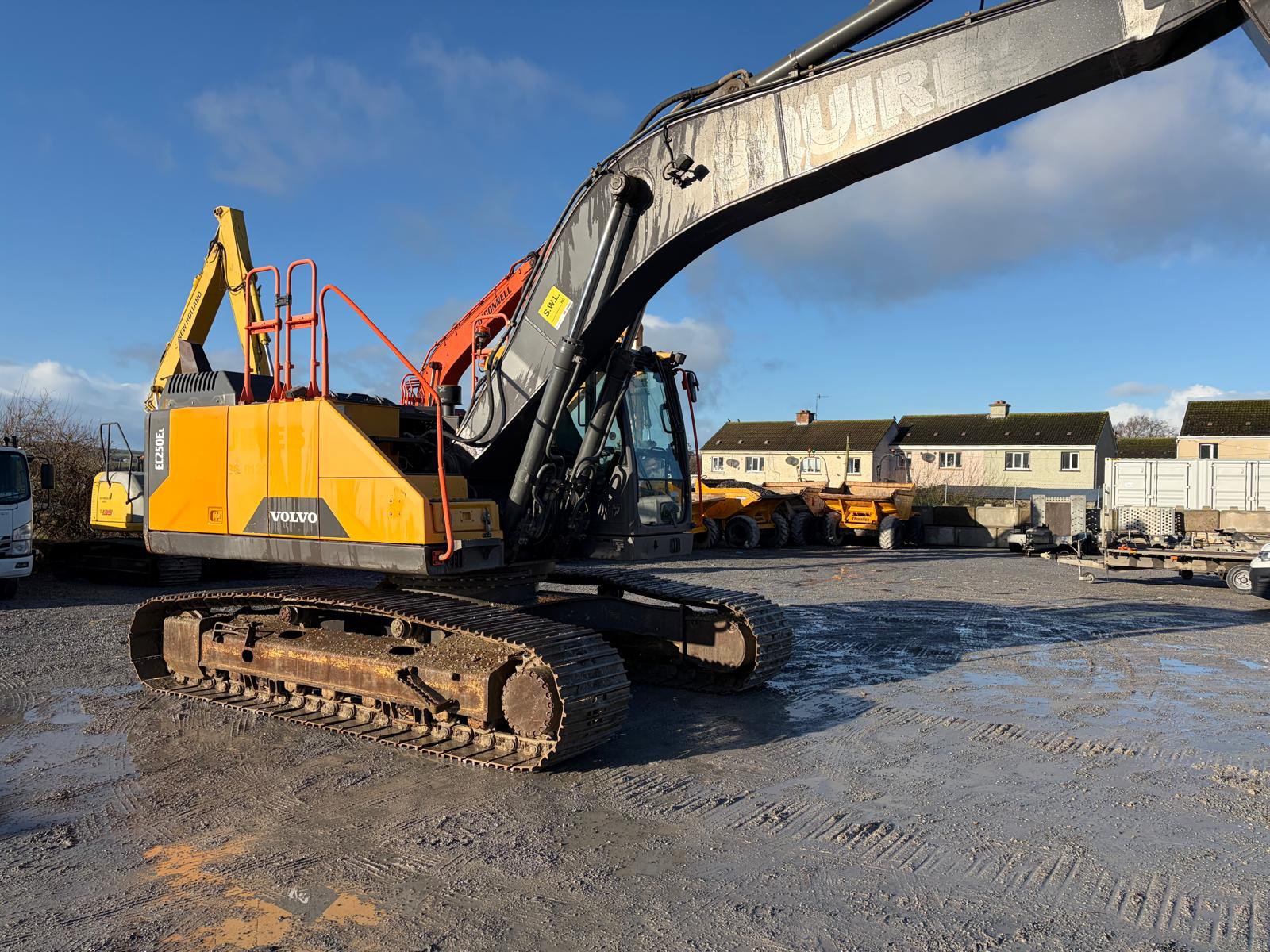 A Volvo 250EL Excavator - Image 5