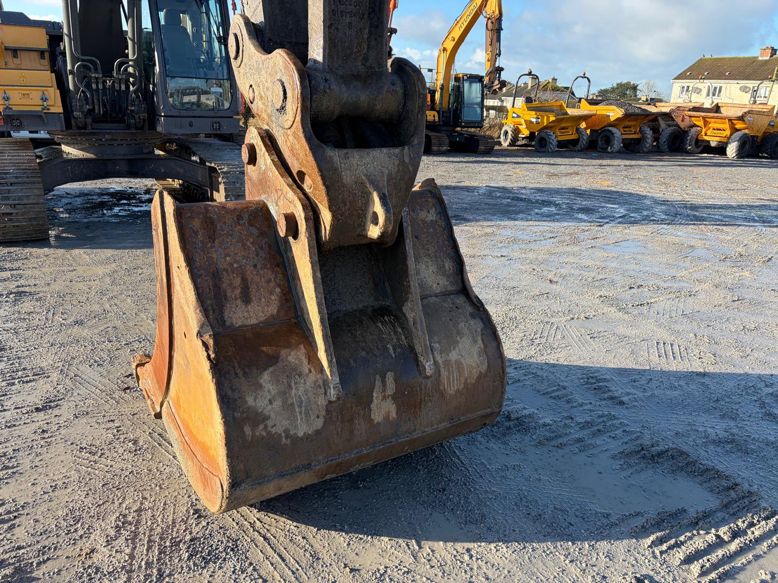 A Volvo 250EL Excavator - Image 8