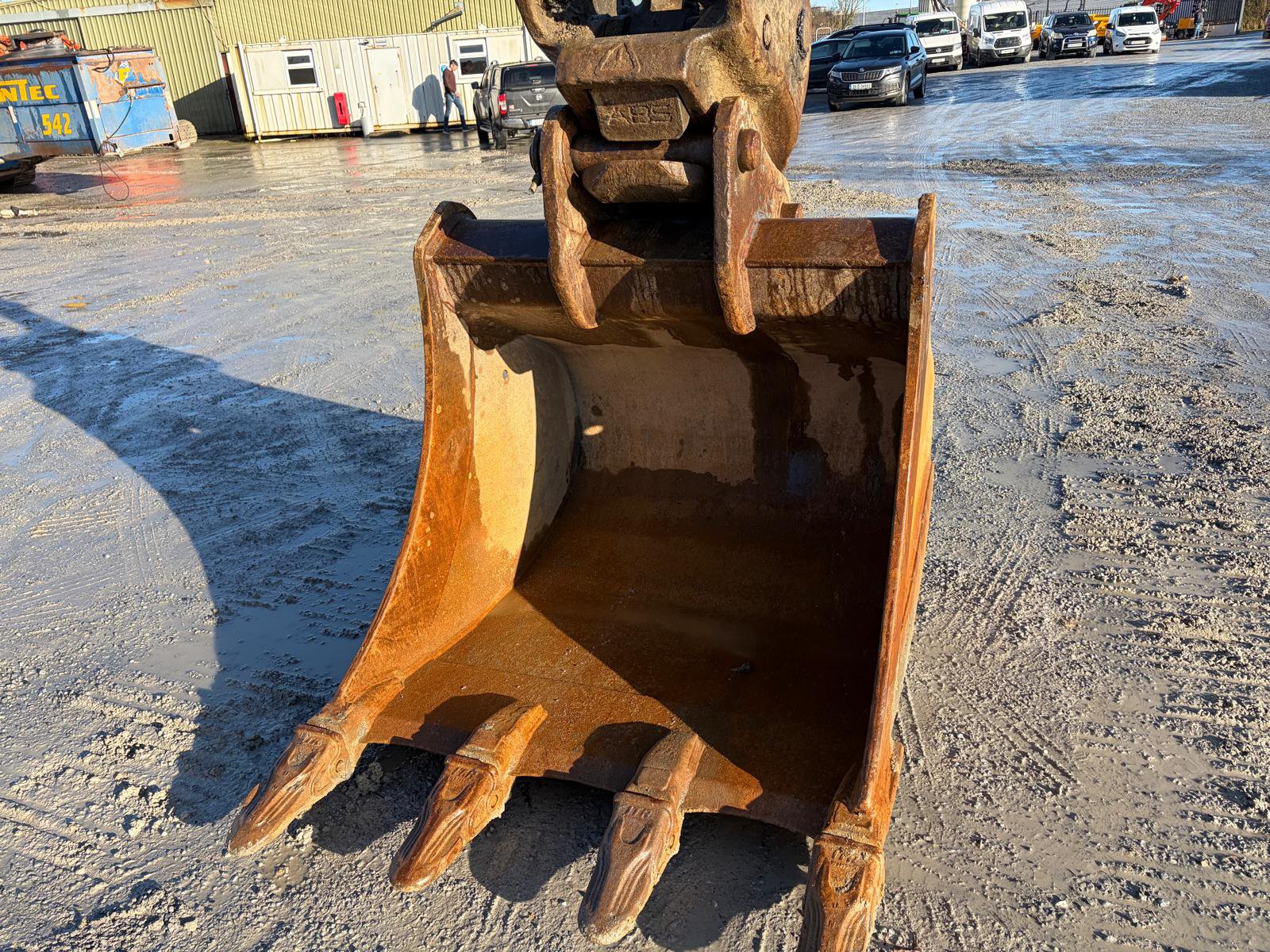 A Volvo 250EL Excavator - Image 4